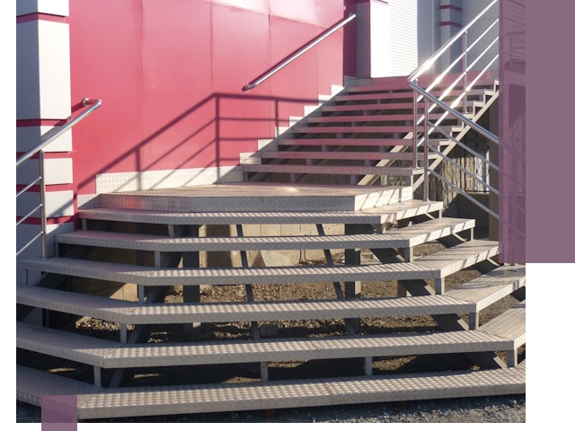 Лестницы для магазина в Клинцах — изготовление и монтаж