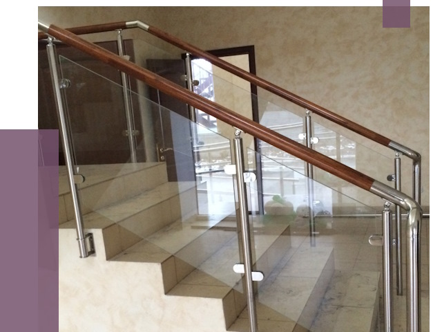 Комбинированные перила из металла и дерева в Клинцах