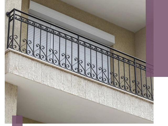 Балконные ограждения из металла и стекла в Клинцах для домов