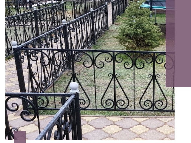 Кованые газонные ограждения под ключ в Клинцах